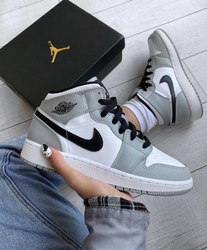 Air Jordan 1 Mid Vaalea Savun Harmaa
