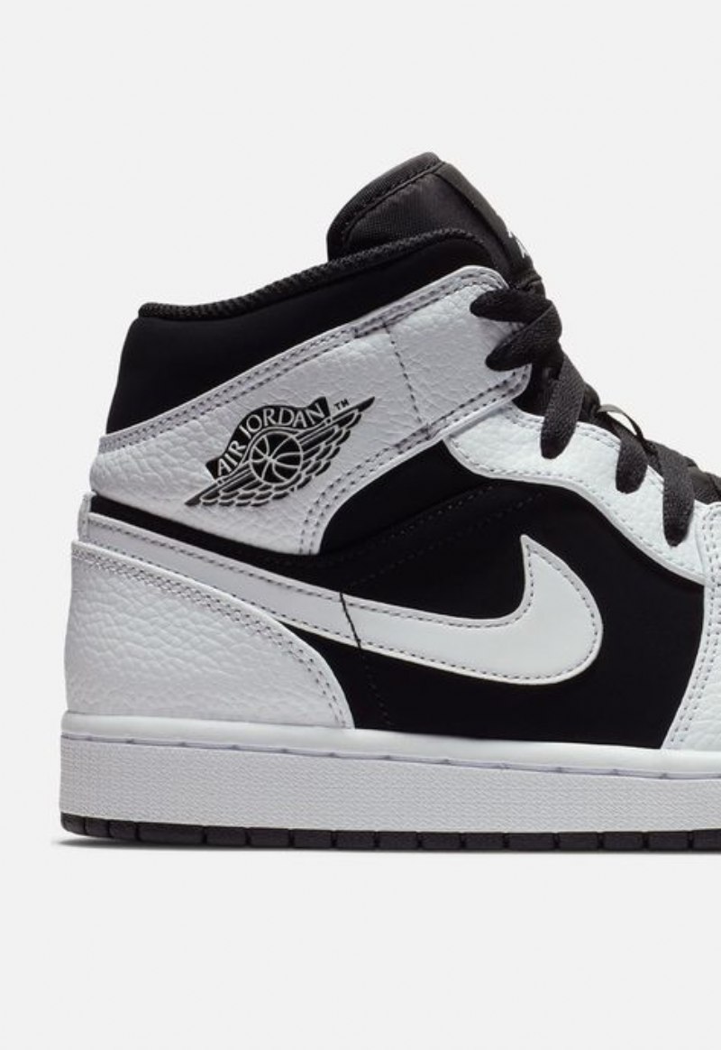Air Jordan 1 Mid Valkoinen Musta