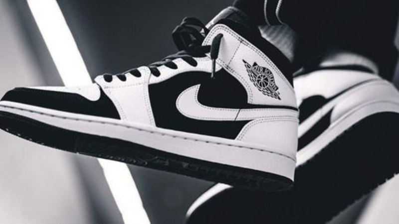 Air Jordan 1 Mid Valkoinen Musta