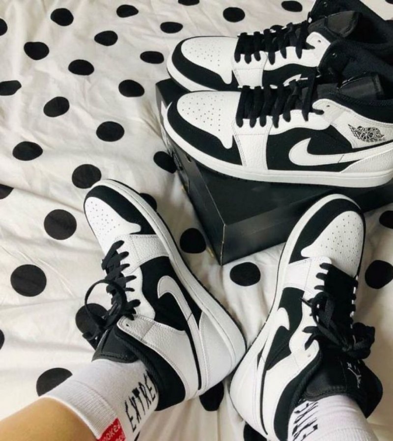 Air Jordan 1 Mid Valkoinen Musta