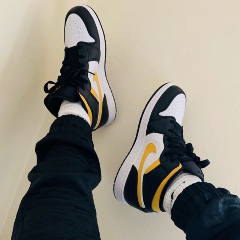 Air Jordan 1 Mid White Siitepyön Musta