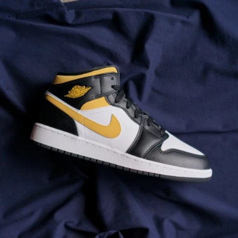 Air Jordan 1 Mid White Siitepyön Musta