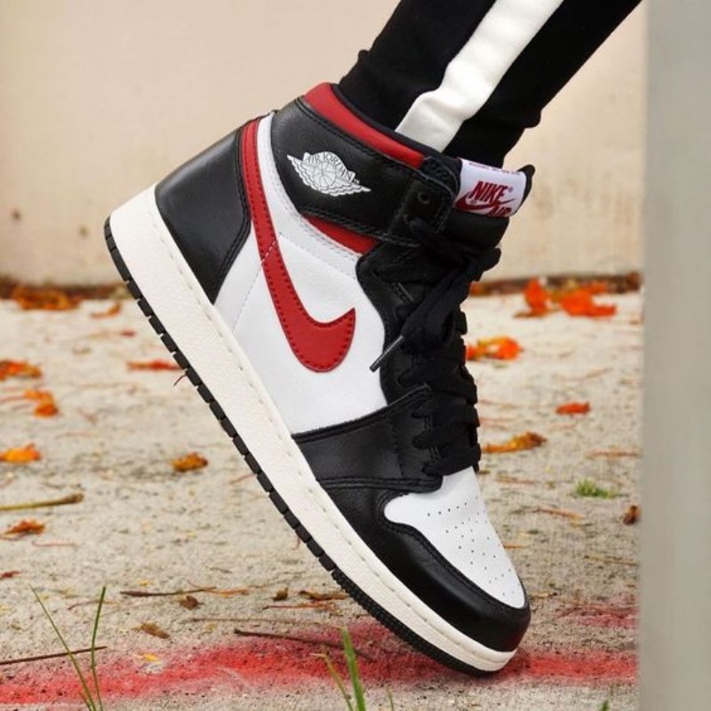 Air Jordan 1 Retro High Black Gym Red
