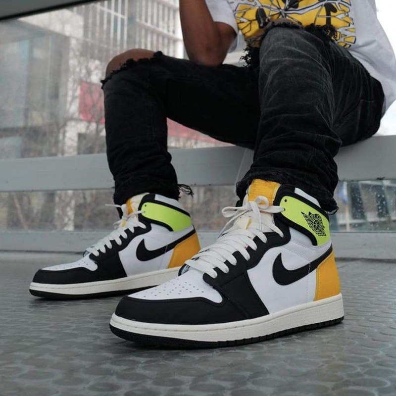 Air Jordan 1 Retro High Og Volt Gold