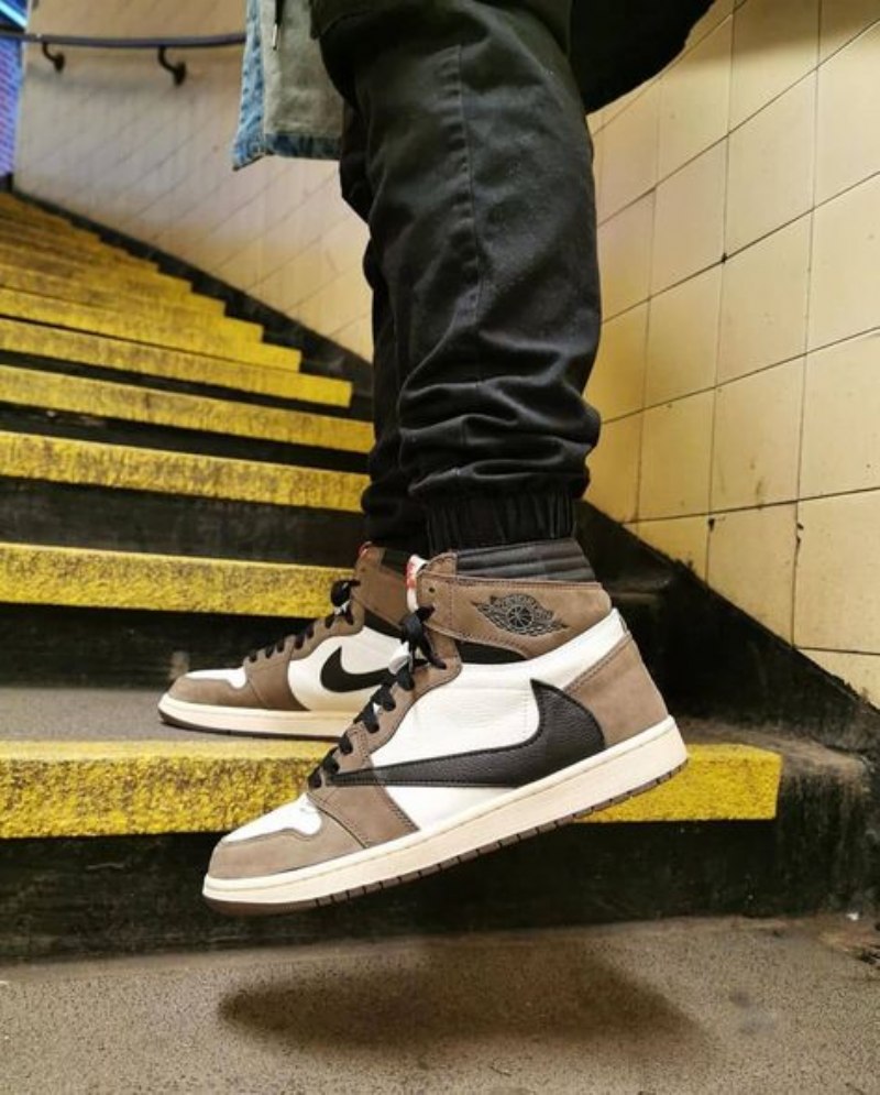 Air Jordan 1 Retro High Travis Scott Dark Mocha