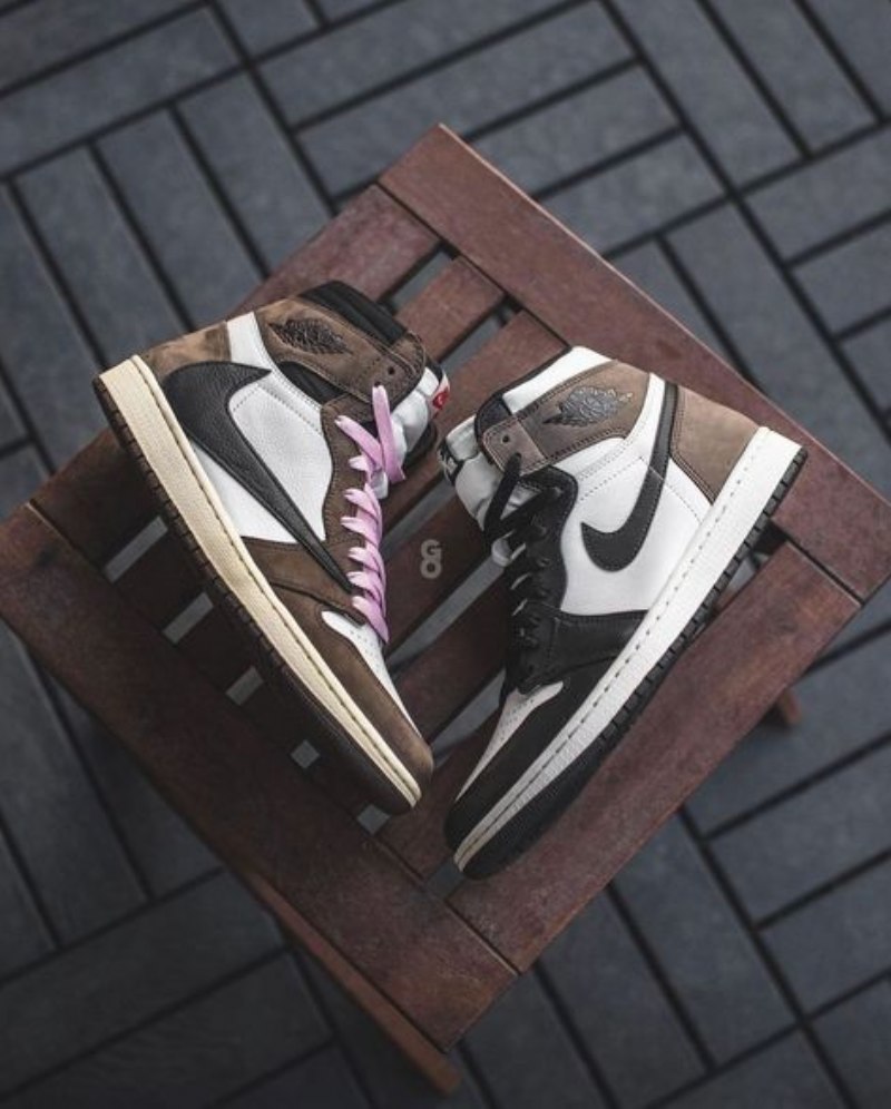 Air Jordan 1 Retro High Travis Scott Dark Mocha