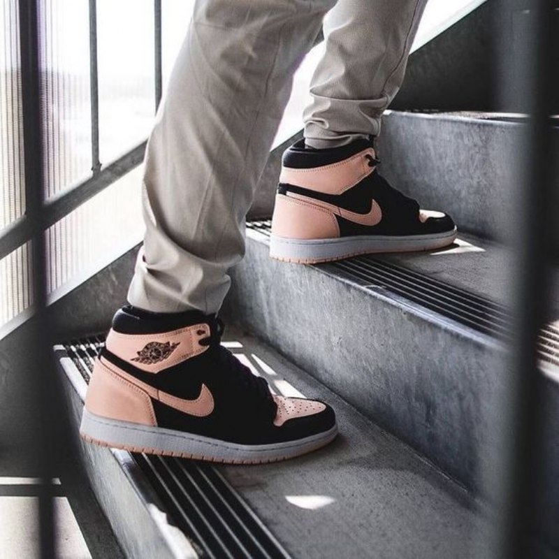 Air Jordan 1 Retro Korkea Musta Crimson Tint