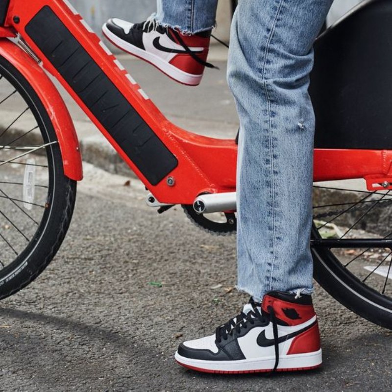 Air Jordan 1 Retro Korkea Satiini Musta Toe