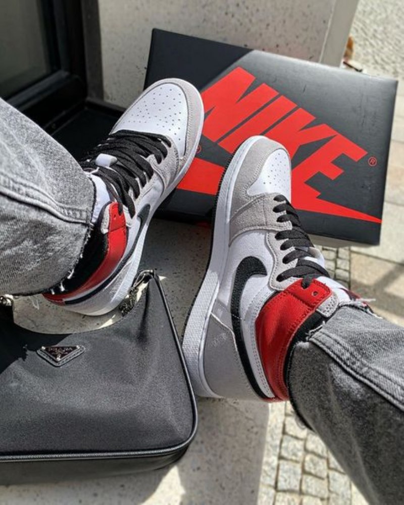 Air Jordan 1 Retro Korkea Vaalea Savun Harmaa