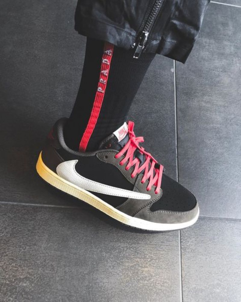 Air Jordan 1 Retro Low Travis Scott