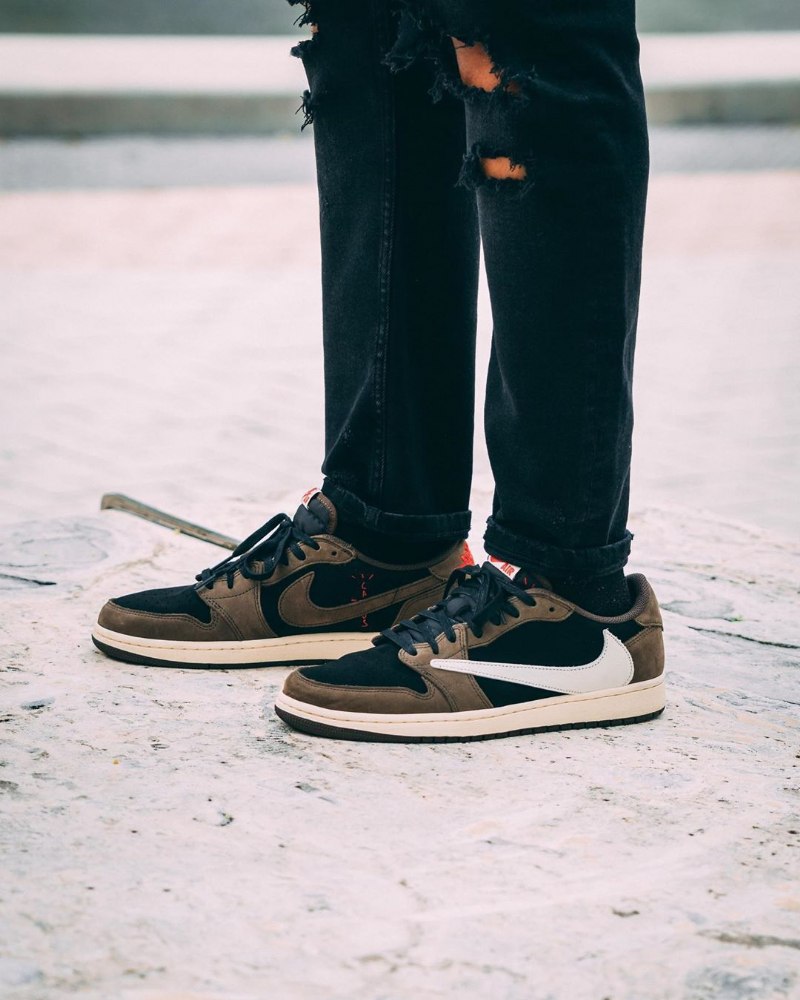 Air Jordan 1 Retro Low Travis Scott