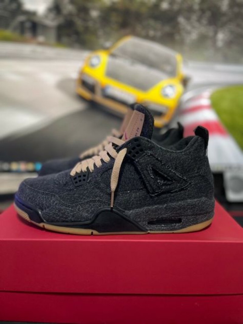 Air Jordan 4 Retro Levi's Black