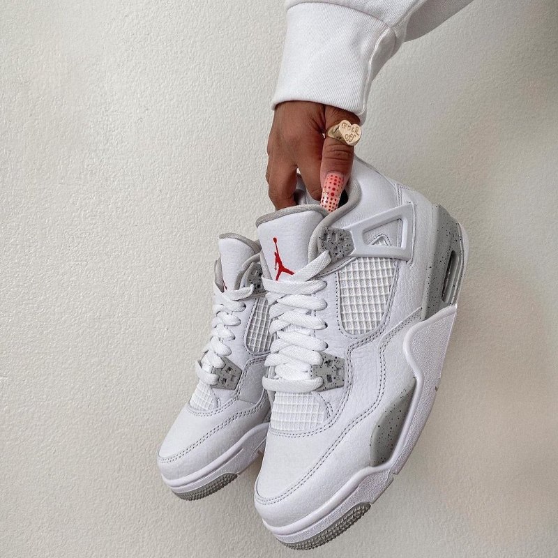 Air Jordan 4 Tech White (valkoinen Oreo)