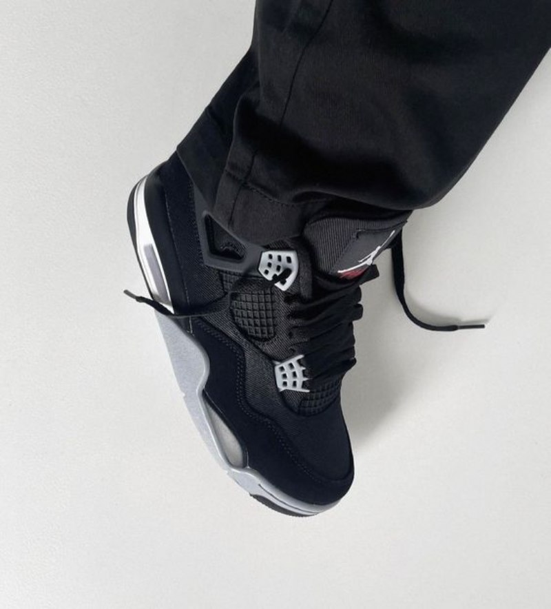 Nike Air Jordan 4 Musta Kangas