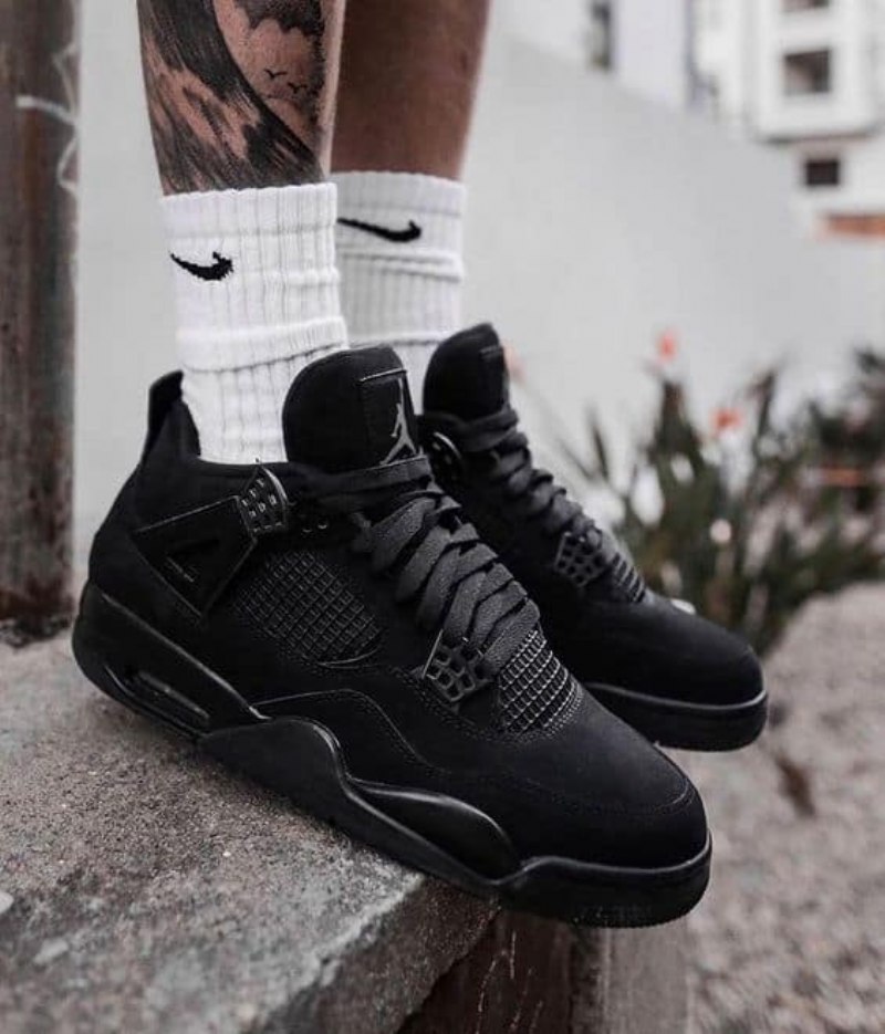 Nike Air Jordan 4 Musta Kissa