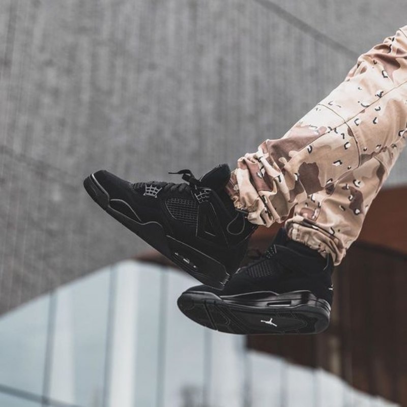 Nike Air Jordan 4 Musta Kissa