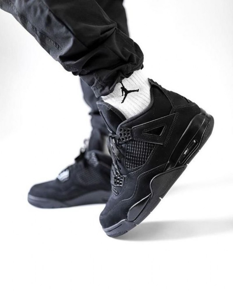 Nike Air Jordan 4 Musta Kissa