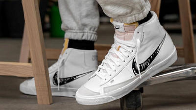 Nike Mid Sketch Black Swoosh Blazer