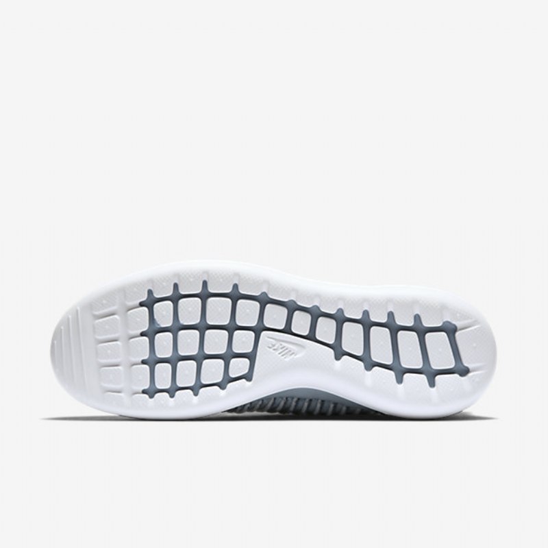 Nike Roshe Flyknit Kaksi Kenkiä