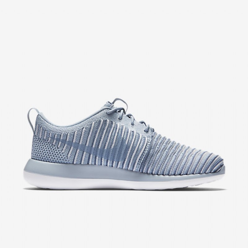 Nike Roshe Flyknit Kaksi Kenkiä