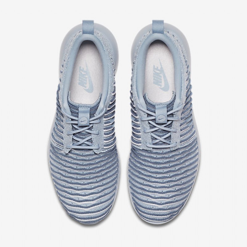 Nike Roshe Flyknit Kaksi Kenkiä