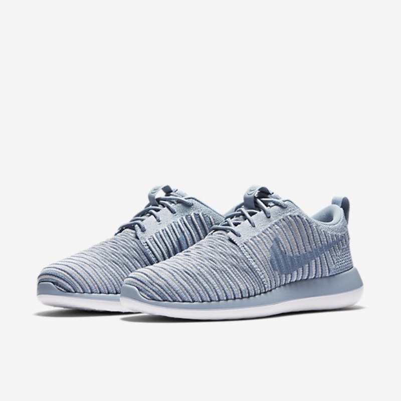 Nike Roshe Flyknit Kaksi Kenkiä