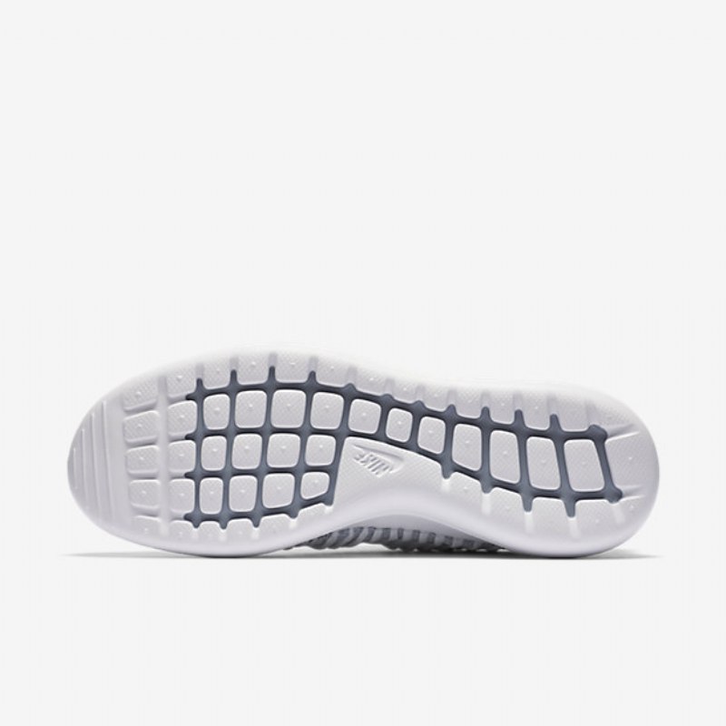 Nike Roshe Flyknit Kaksi Kenkiä