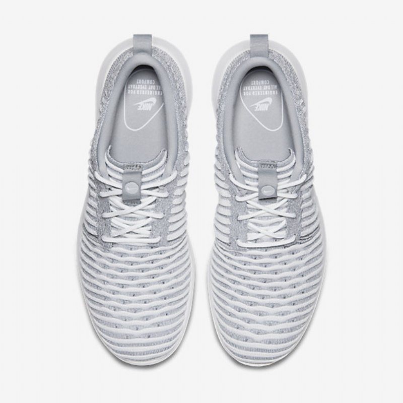 Nike Roshe Flyknit Kaksi Kenkiä