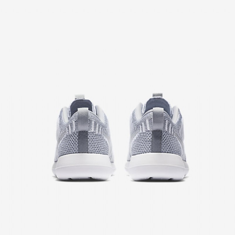 Nike Roshe Flyknit Kaksi Kenkiä