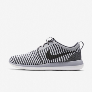 Nike Roshe Flyknit Kaksi Kenkiä