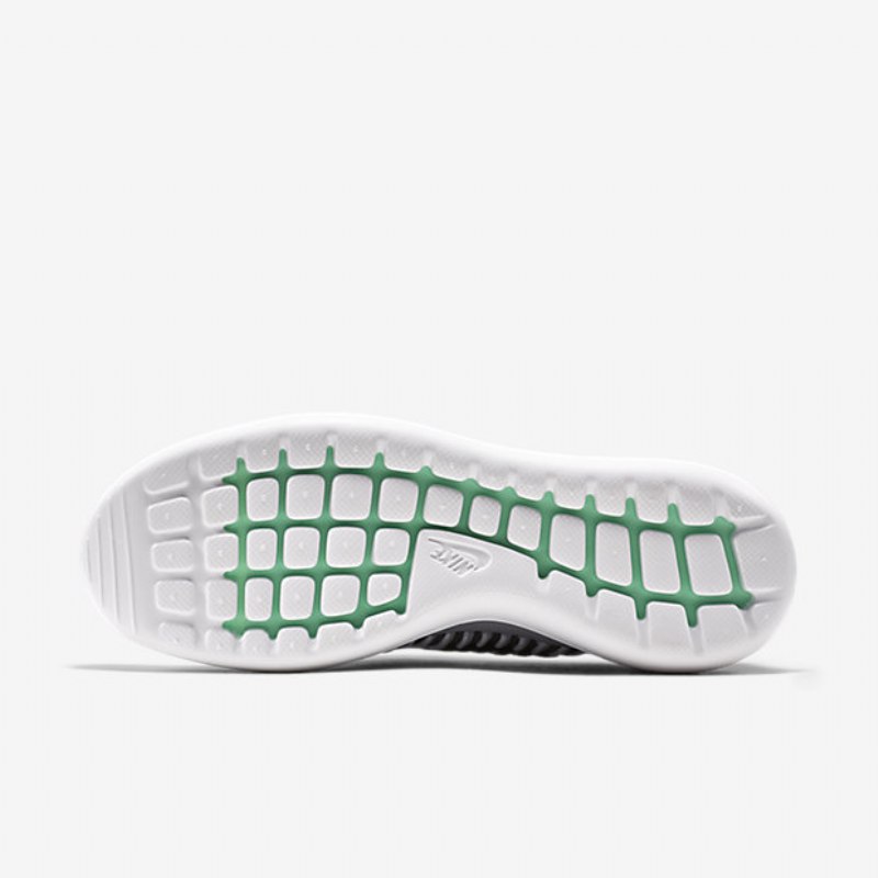 Nike Roshe Flyknit Kaksi Kenkiä