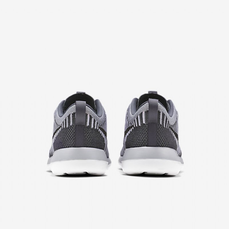 Nike Roshe Flyknit Kaksi Kenkiä