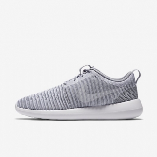 Nike Roshe Flyknit Kaksi Kenkiä