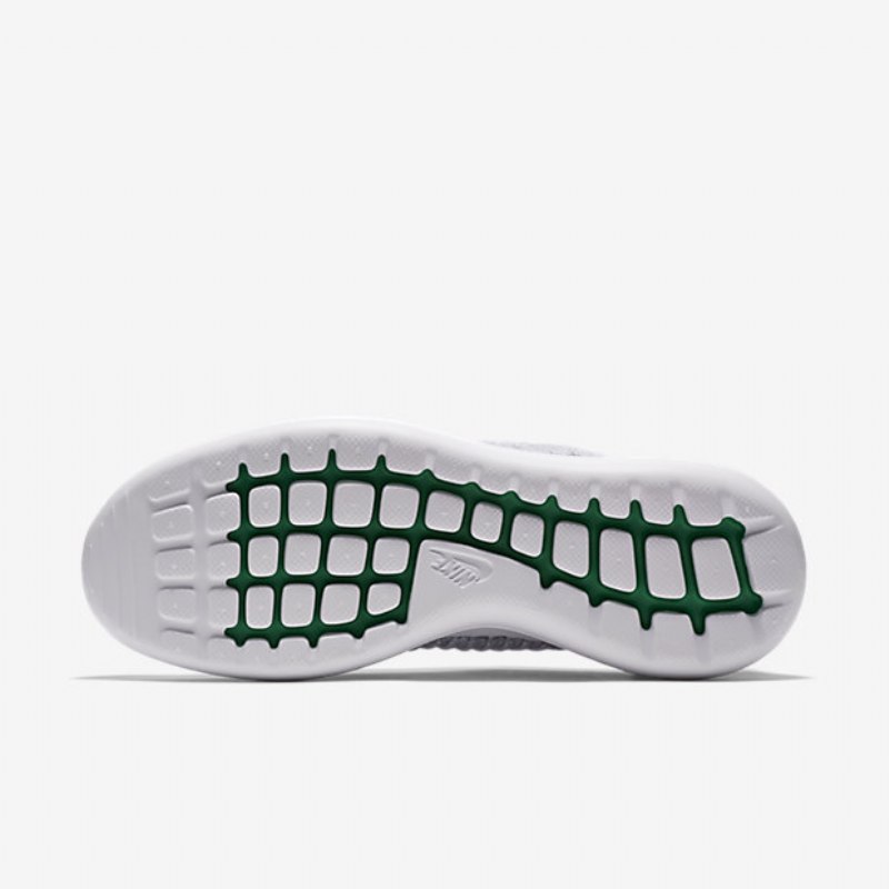 Nike Roshe Flyknit Kaksi Kenkiä