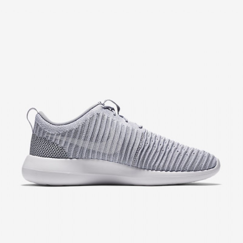 Nike Roshe Flyknit Kaksi Kenkiä