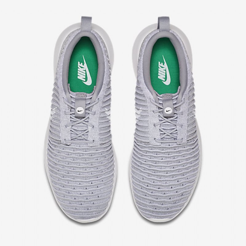 Nike Roshe Flyknit Kaksi Kenkiä
