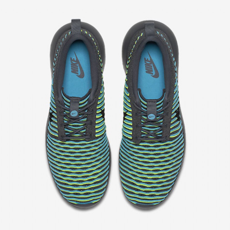 Nike Roshe Flyknit Kaksi Kenkiä