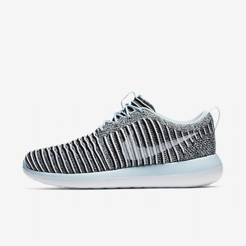 Nike Roshe Flyknit Kaksi Kenkiä