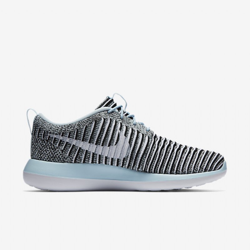 Nike Roshe Flyknit Kaksi Kenkiä