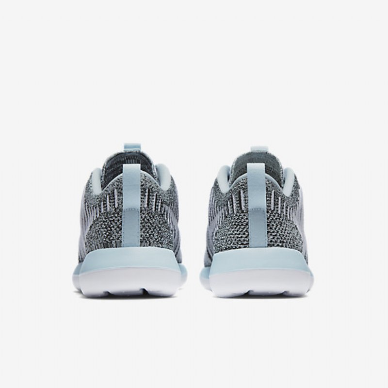Nike Roshe Flyknit Kaksi Kenkiä