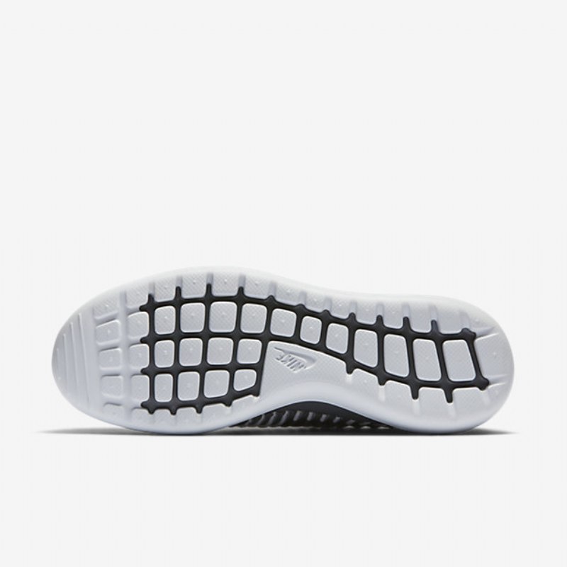 Nike Roshe Flyknit Kaksi Kenkiä
