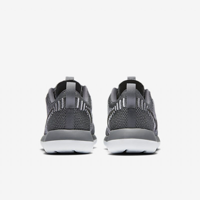 Nike Roshe Flyknit Kaksi Kenkiä