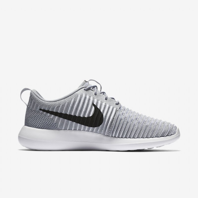Nike Roshe Flyknit Kaksi Kenkiä