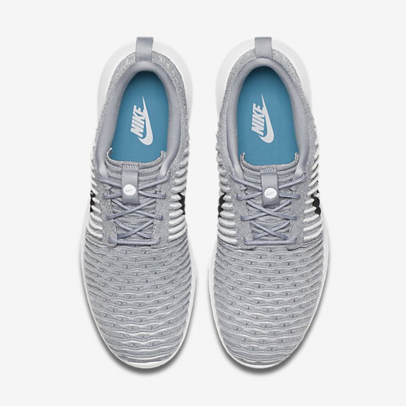 Nike Roshe Flyknit Kaksi Kenkiä