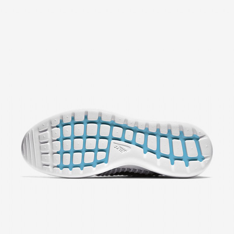 Nike Roshe Flyknit Kaksi Kenkiä