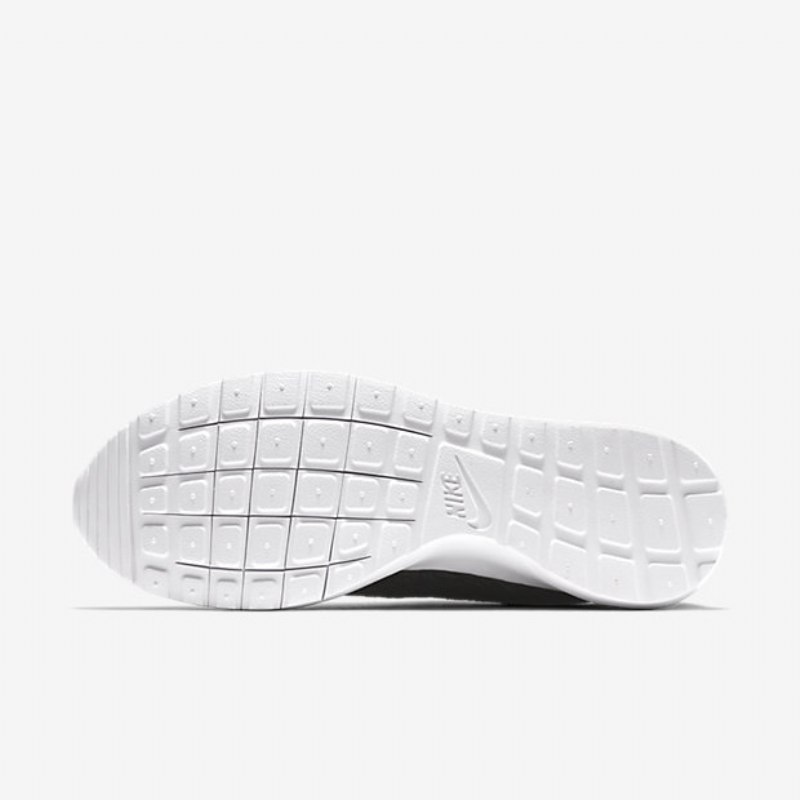 Nike Roshe Flyknit Miesten Mustavalkoinen