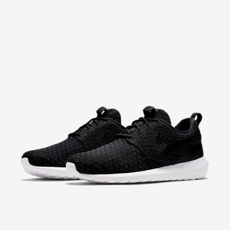 Nike Roshe Flyknit Miesten Mustavalkoinen