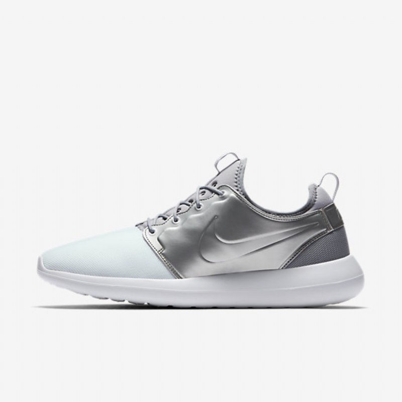 Nike Roshe Kaksi Kenkiä