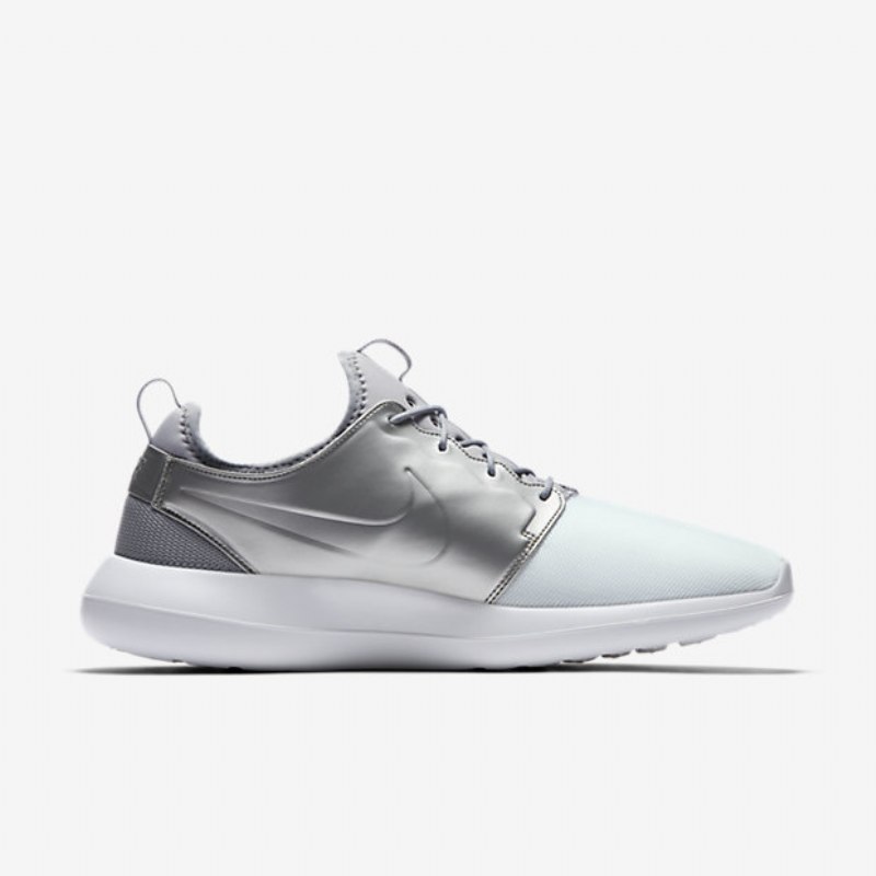 Nike Roshe Kaksi Kenkiä
