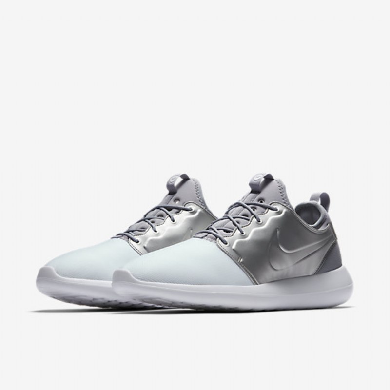 Nike Roshe Kaksi Kenkiä